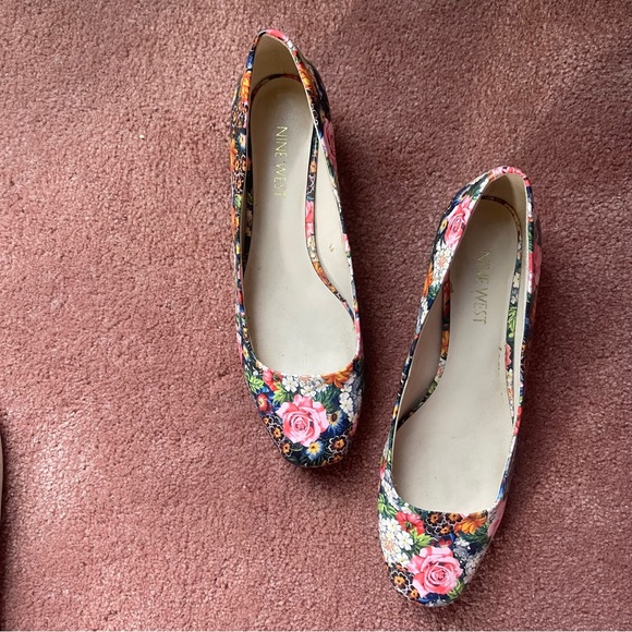 Nine West Floral Patent Leather Block Heel - Picture 2 of 6